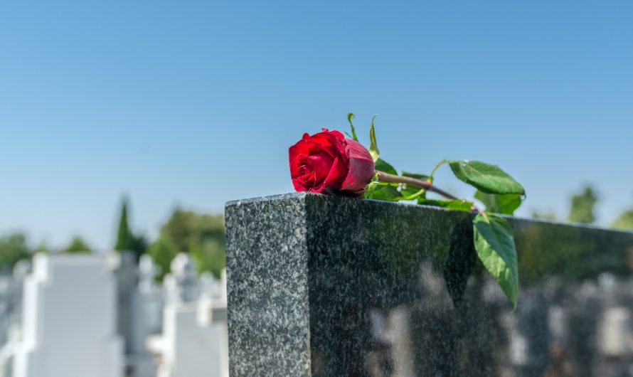 La plaque funéraire moderne : un hommage personnalisé